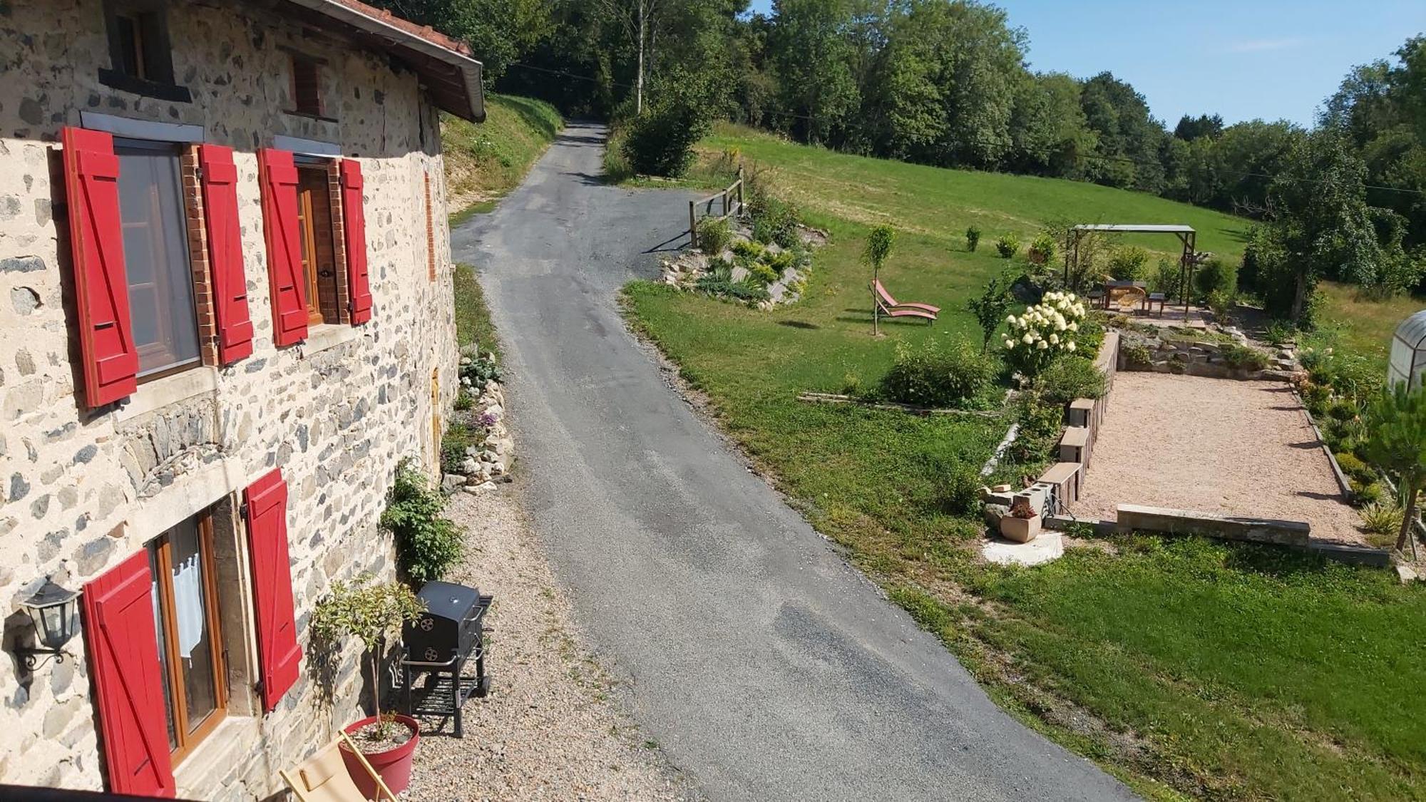 Gite Du Moulin Chenelette Exterior photo